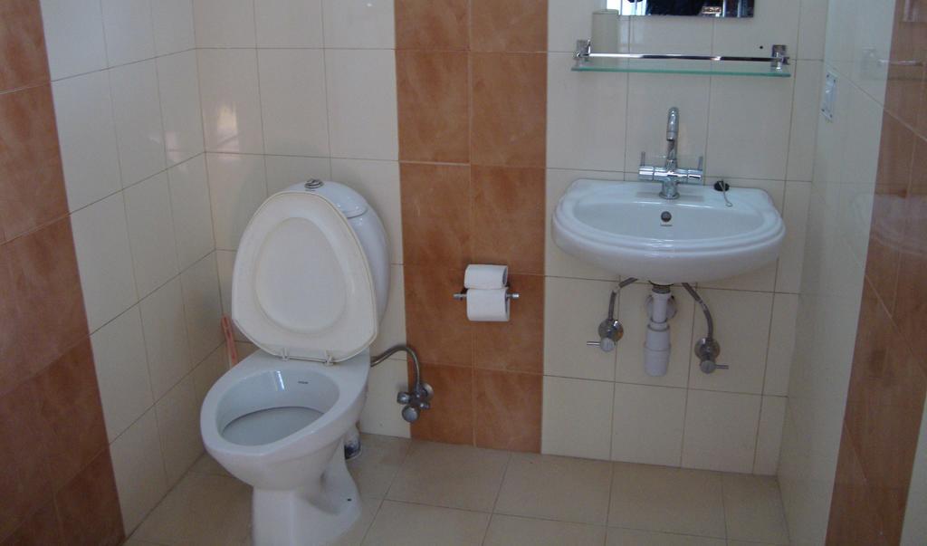 New Summit Guest House Pokhara Room photo
